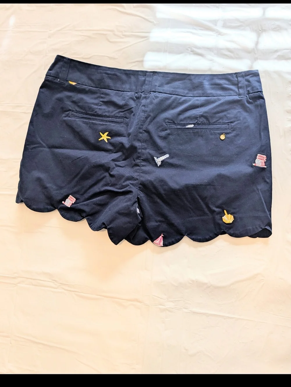 Crown & Ivy Shelby Womens 12  Summer Theme Embroidered  Scalloped Shorts Navy